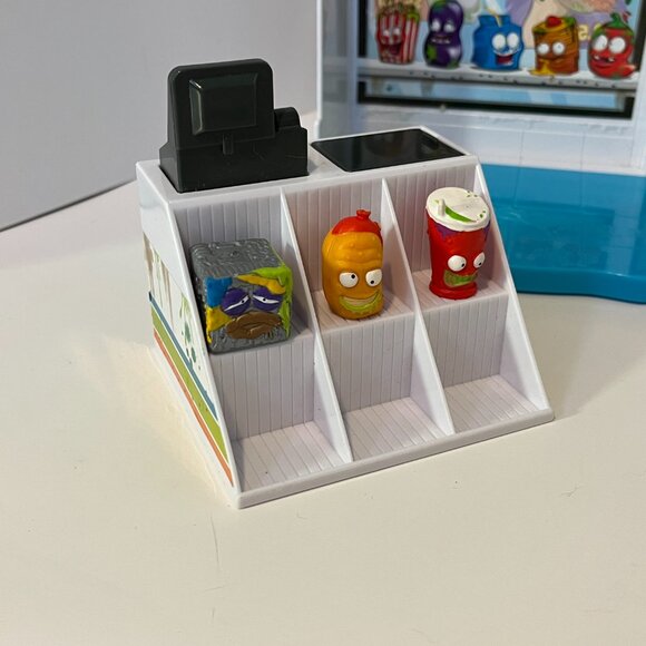 The Grossery Gang Muck Chuck Garbage Truck + Yucky Mart W Checkout Playset - Picture 10 of 15